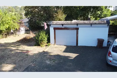 867 NE Johnson St, Myrtle Creek, OR 97457 - Photo 7