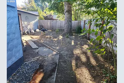 867 NE Johnson St, Myrtle Creek, OR 97457 - Photo 11