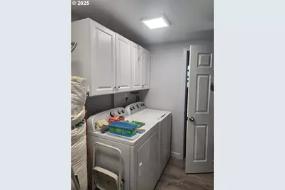 867 NE Johnson St, Myrtle Creek, OR 97457 - Photo 33