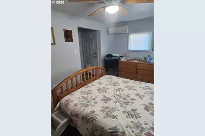 867 NE Johnson St, Myrtle Creek, OR 97457 - Photo 23