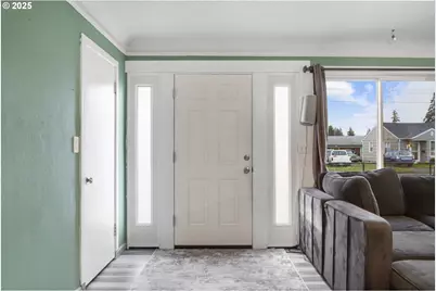 1038 3rd Ave, Sweet Home, OR 97386 - Photo 9