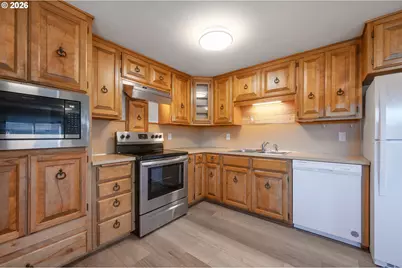 672 51st St, Springfield, OR 97478 - Photo 3