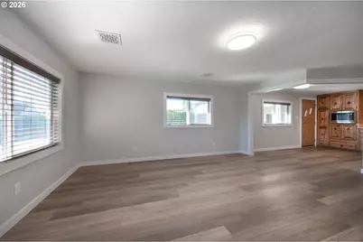 672 51st St, Springfield, OR 97478 - Photo 7