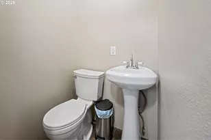 340 N 7th St, Harrisburg, OR 97446 - Photo 25