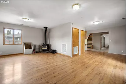 340 N 7th St, Harrisburg, OR 97446 - Photo 7
