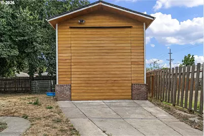 340 N 7th St, Harrisburg, OR 97446 - Photo 31