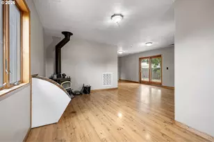 340 N 7th St, Harrisburg, OR 97446 - Photo 11