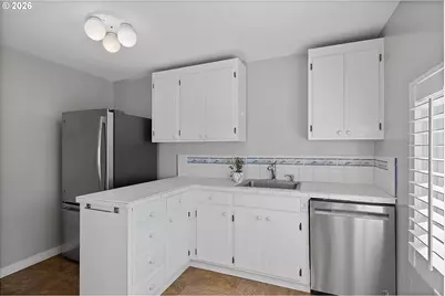 860 SW 10th St, Lincoln City, OR 97367 - Photo 5