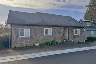 860 SW 10th St, Lincoln City, OR 97367 - Photo 3