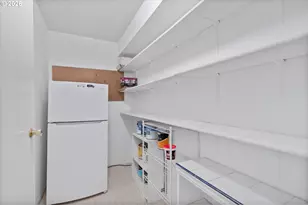 860 SW 10th St, Lincoln City, OR 97367 - Photo 31