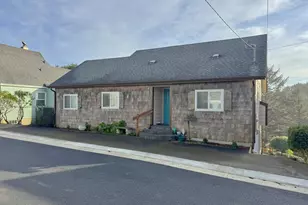 860 SW 10th St, Lincoln City, OR 97367 - Photo 1