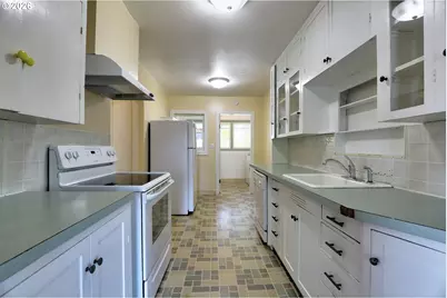318 E 13th St, The Dalles, OR 97058 - Photo 9