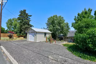 318 E 13th St, The Dalles, OR 97058 - Photo 21