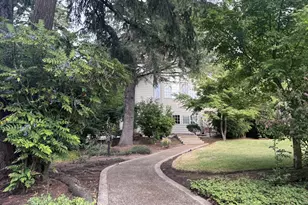 2660 Bowmont Dr, Eugene, OR 97405 - Photo 3