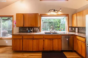 2660 Bowmont Dr, Eugene, OR 97405 - Photo 17