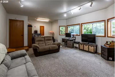 2660 Bowmont Dr, Eugene, OR 97405 - Photo 29
