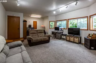 2660 Bowmont Dr, Eugene, OR 97405 - Photo 29