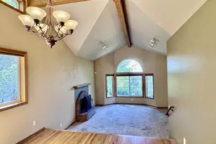2660 Bowmont Dr, Eugene, OR 97405 - Photo 9