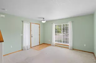 6127 SE 141st Ave, Portland, OR 97236 - Photo 5