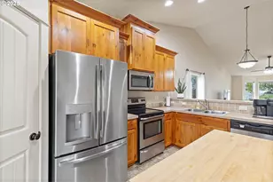 723 N 7th St, Carlton, OR 97111 - Photo 9