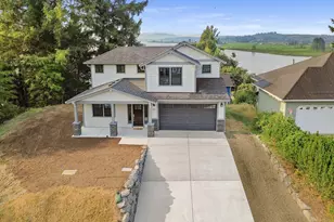 1991 SE 2nd St, Astoria, OR 97103 - Photo 1