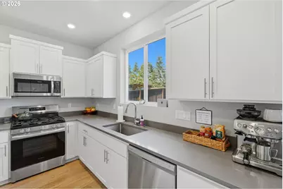 8815 SW Mohegan Ln, Tualatin, OR 97062 - Photo 11