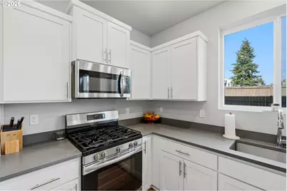 8815 SW Mohegan Ln, Tualatin, OR 97062 - Photo 13