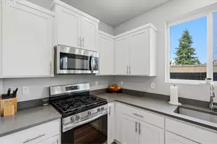 8815 SW Mohegan Ln, Tualatin, OR 97062 - Photo 13