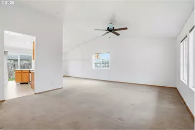 513 SE Clark Ave, Battle Ground, WA 98604 - Photo 5