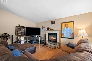 11625 SE Washington St, Portland, OR 97216 - Photo 13