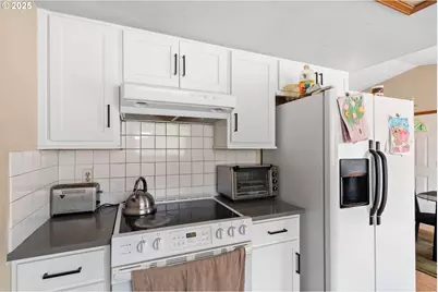 11625 SE Washington St, Portland, OR 97216 - Photo 21