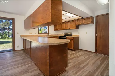 2520 S Crestline Dr, Waldport, OR 97394 - Photo 11