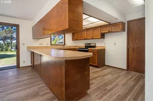 2520 S Crestline Dr, Waldport, OR 97394 - Photo 11