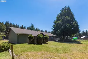 2520 S Crestline Dr, Waldport, OR 97394 - Photo 25