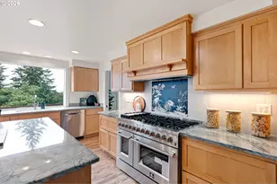 3335 Bentley Ave, Eugene, OR 97405 - Photo 13