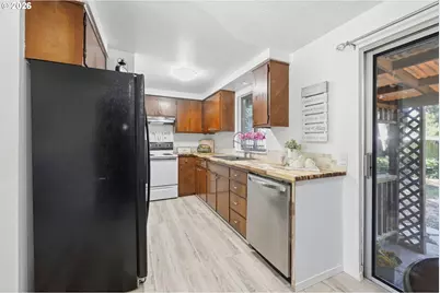 2250 W Irwin Way, Eugene, OR 97402 - Photo 13