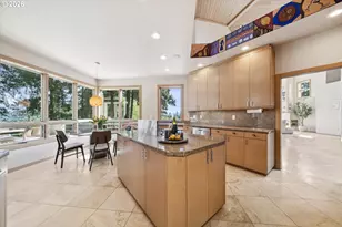 24400 SW Valley View Rd, West Linn, OR 97068 - Photo 9