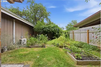 1430 Barton St, Eugene, OR 97404 - Photo 17