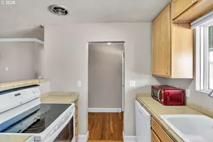 9333 N Lombard St, Portland, OR 97203 - Photo 9
