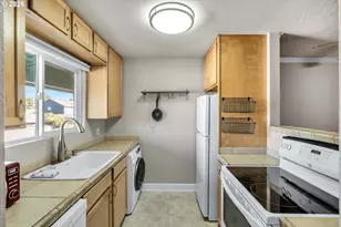 9333 N Lombard St, Portland, OR 97203 - Photo 7