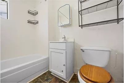 635 NW 4th Ave, Myrtle Creek, OR 97457 - Photo 9