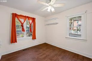 635 NW 4th Ave, Myrtle Creek, OR 97457 - Photo 7