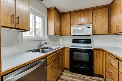 345 23rd St, Springfield, OR 97477 - Photo 9
