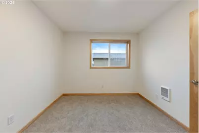 639 Oakwood Dr, Eugene, OR 97402 - Photo 15