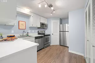 225 Cervantes Cir, Lake Oswego, OR 97035 - Photo 19