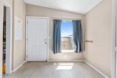 201 W Oakview Ave, Centralia, WA 98531 - Photo 17