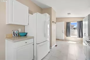 201 W Oakview Ave, Centralia, WA 98531 - Photo 11