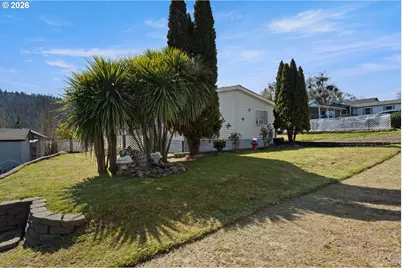 771 SE Hall St, Winston, OR 97496 - Photo 1