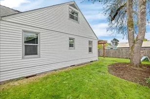 357 E St, Independence, OR 97351 - Photo 33