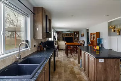 240 NW Jewell Ct, Irrigon, OR 97844 - Photo 3